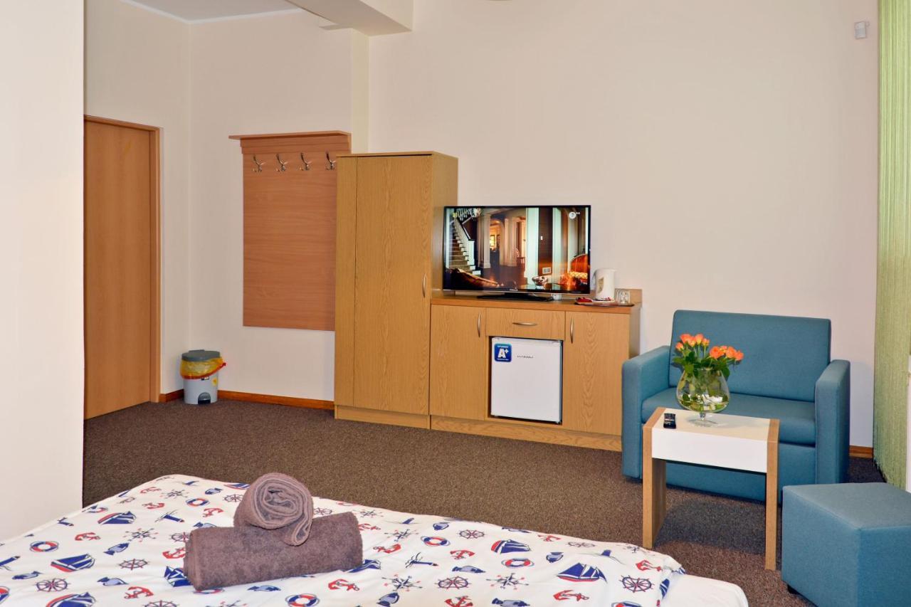 Dom Wczasowy Pod Zegarem Leba Exteriér fotografie